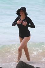 Rose McGowan Sexy Seen On A Beach in Hawaii (19.10.2017)