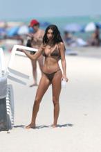 Chantel JeffriesSexy in Chantel Jeffriesand and Sarah Snyder show off their bikini bods in tiny bikinis on Miami Beach (27.03.2019)