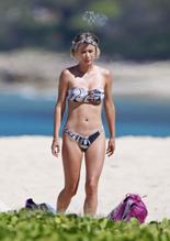 Sara Underwood Sexy Bikini On Vacation in Hawaii