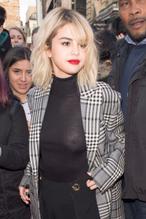 Selena Gomez Braless Flashes Her Tits in London