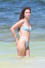 Shanina ShaikSexy in Shanina Shaik Sexy Shows Off Her Nude Tits On the Beach in Mexico