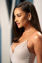 Shay MitchellSexy in Shay Mitchell enjoy the night with other star at the 2020 Vanity Fair Oscar Party in Beverly Hills