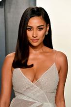 Shay MitchellSexy in Shay Mitchell enjoy the night with other star at the 2020 Vanity Fair Oscar Party in Beverly Hills