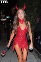 SHEROCARROLLSEXYSEENSHOWINGOFFHERHOTCLEAVAGEINAHALLOWEENCOSTUMEATTHEMAXIMBASHINWESTHOLLYWOOD - NUDE STORY