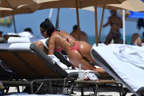 Stephanie RaoSexy in Stephanie Rao flaunts her curves in a tiny polka dot thong bikini on Miami Beach (27.04.2019)