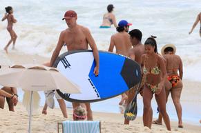 Tina KunakeySexy in Tina Kunakey enjoy a day at the beach with friends on Ipanema Beach