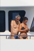 VERONICABERTIANDANDREABOCELLIRELAXONYACHTDURINGFAMILYHOLIDAYINSTTROPEZ - NUDE STORY