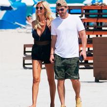 Victoria Lopyreva Sexy in Victoria Lopyreva and Igor Bulatov seen at the beach in Miami Beach (17.03.2019)