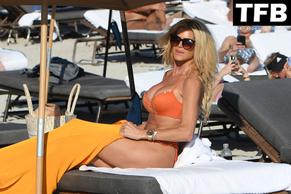 Victoria SilvstedtSexy in Victoria Silvstedt lounges beachside in Miami in an orange two-piece bikini 